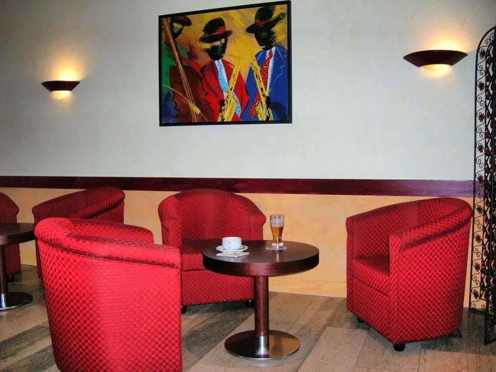 Hotel Restaurant Du Parc De La Colombiere Дижон Экстерьер фото